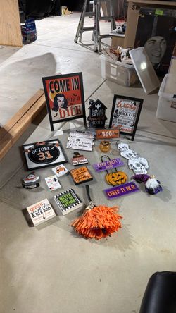 Halloween Decoration Bundle – Signs, Skulls & More