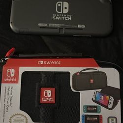 Nintendo Switch + Case Free 
