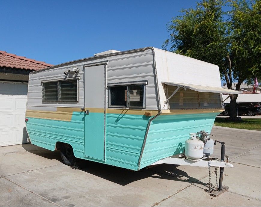 Vintage 1960s Aristocrat Lo-Liner Travel Trailer