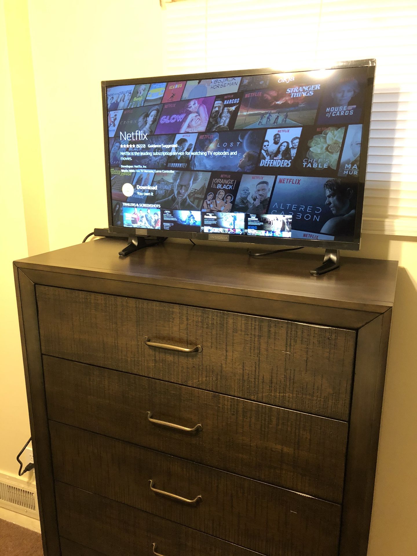 32 Inch Smart tV Insignia