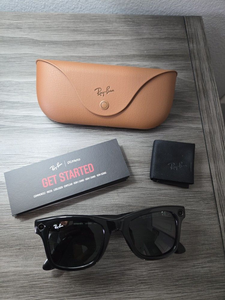 RayBan Wayfarer Meta AI Glasses