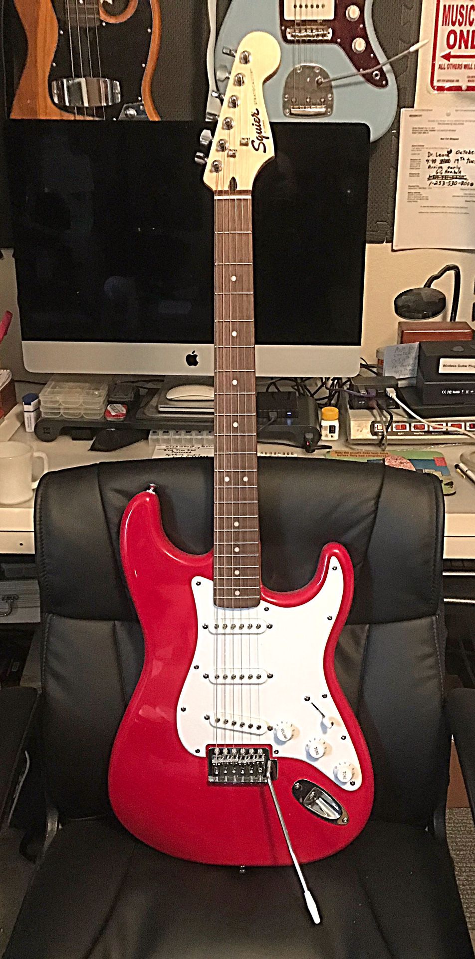 Fender squire, Plays Great. Mint Condition!
