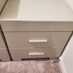 Nightstand (Great Condition)