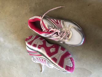 Athletic shoes