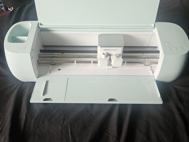 Cricut Explorer 3 & Supplies