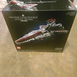 LEGO Star Wars Ultimate Collector Series Venator-Class Republic Attack Cruiser 