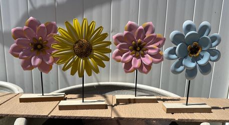 Metal flower decorations(4)