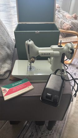 Singer featherweight model 221