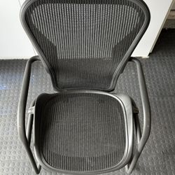 The Ultimate Office Icon: Herman Miller Aeron (Size B) – Graphite
