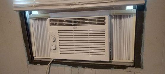 A very good used 110 air conditioner works very good.