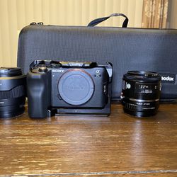 Black Sony A7C w Cage + Battery + 2 lenses + extras