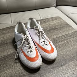 Indoor soccer cleats