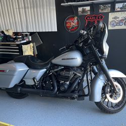 2019 Harley Davidson FLHXS Street Glide Special