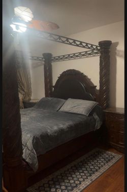 Bedroom set (2 nightstands and bed)