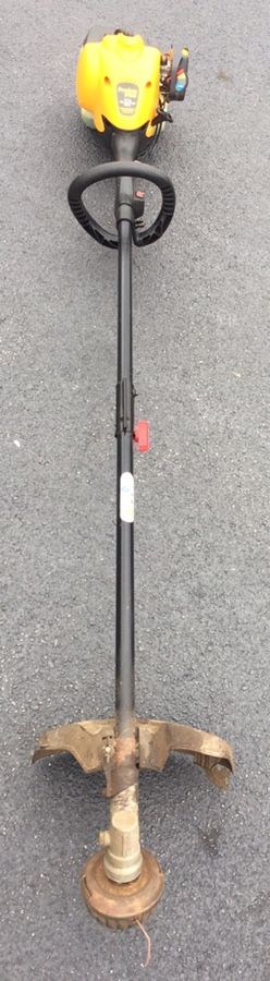 Poulan Pro PP125 - 17 In 25cc - 2 Cycle Gas Powered Straight Shaft String Trimmer with Split Shaft - GOOD CONDITION