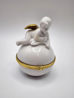 Dio Porcelain Cherub Trinket Box White Gold Wings Gold Accents Art. 31634 2.5"