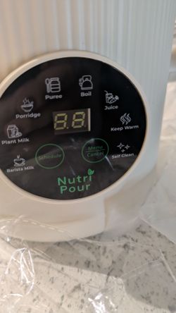 Brand New NUTRI POUR Juicer