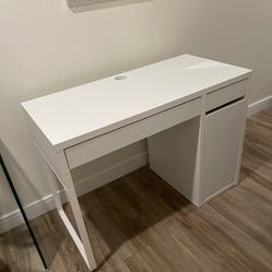 New Ikea Desk – Pro Assembled – Free TV/Monitor Included