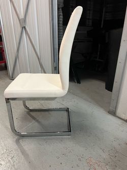 Modern White Faux Leather Dining Chais 4 total