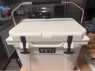 Yeti Roadie Cooler With Handle