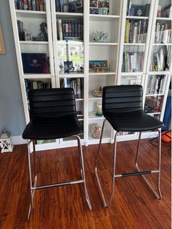 Black and chrome modern bar stools/chairs