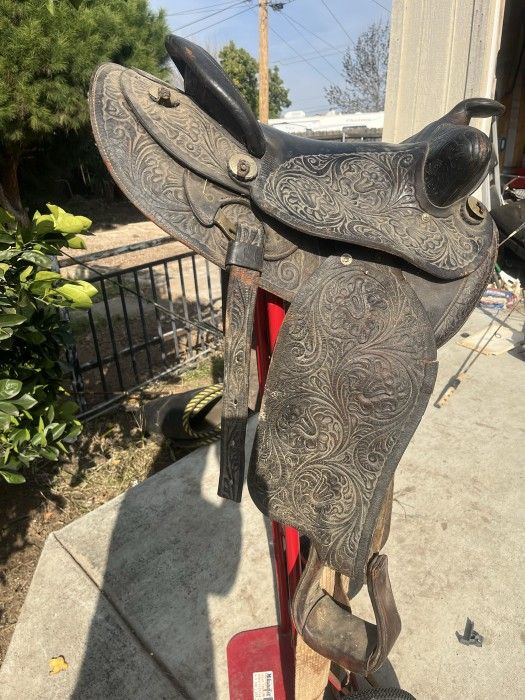 Old Leather Saddle 