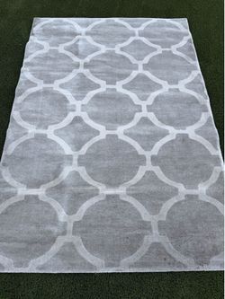 IKEA HILLESTED Rug (5’3” x 7’7”)