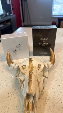 Bleu de Channel.