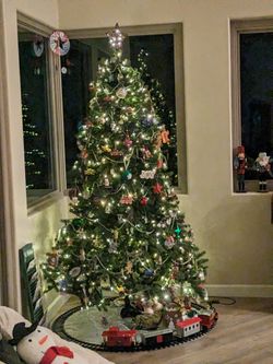 7.5 Ft Christmas Tree With Color Changing Lights