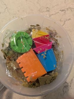 Play Kinetic sand kit with molds