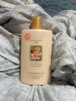 Victoria's Secret Garden Honeysuckle Belle Body Lotion