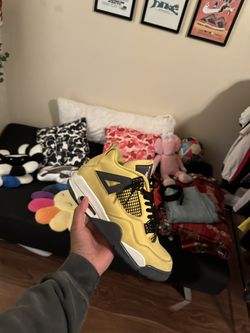 Air Jordan 4 Lightning 