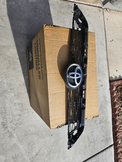 2014-2014 Toyota 4runner Front Upper Grill