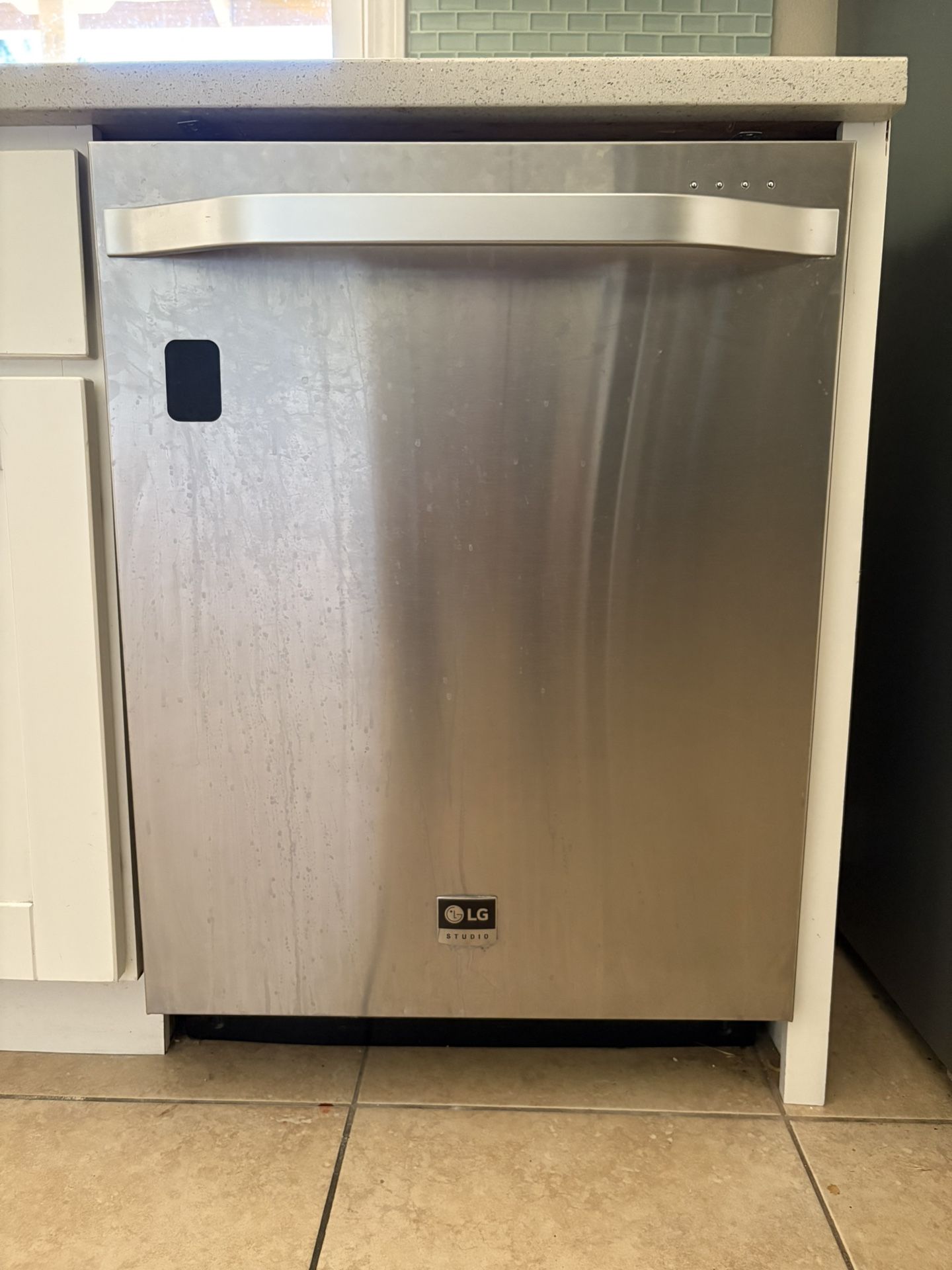 LG 24" Built-In Dishwasher – Stainless Steel