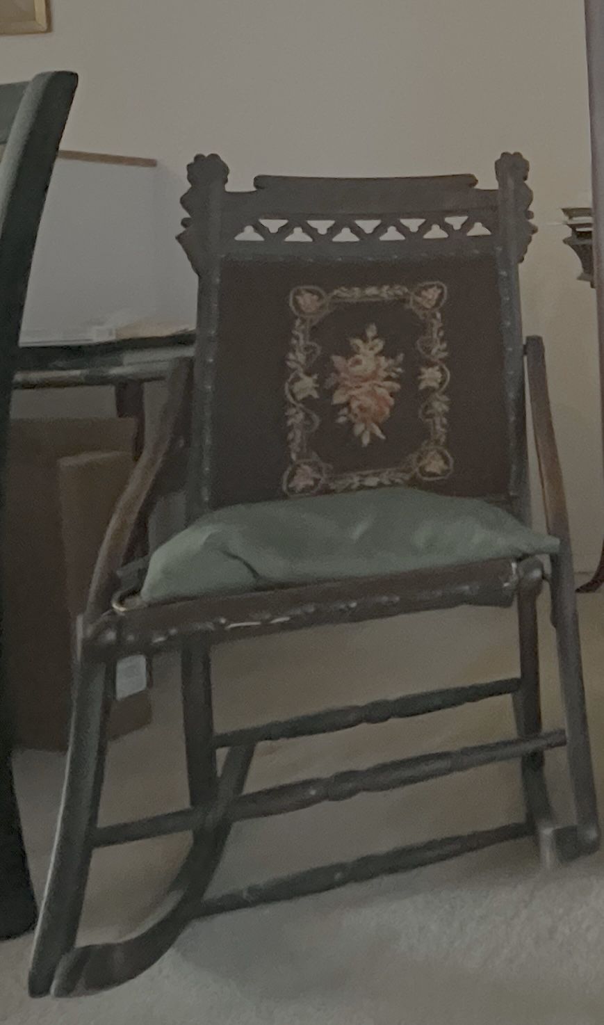 ANTIQUE ROCKING CHAIR