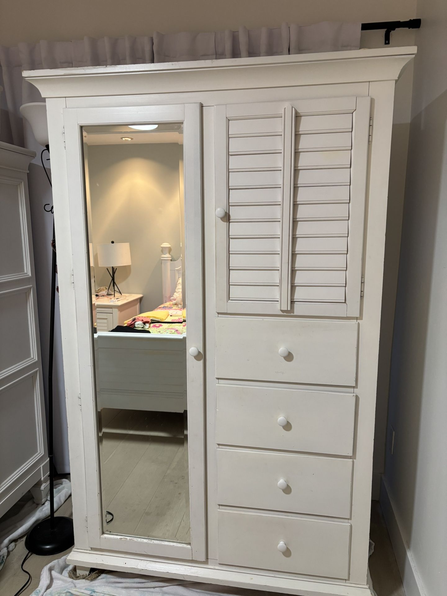 Wardrobe With Mirror