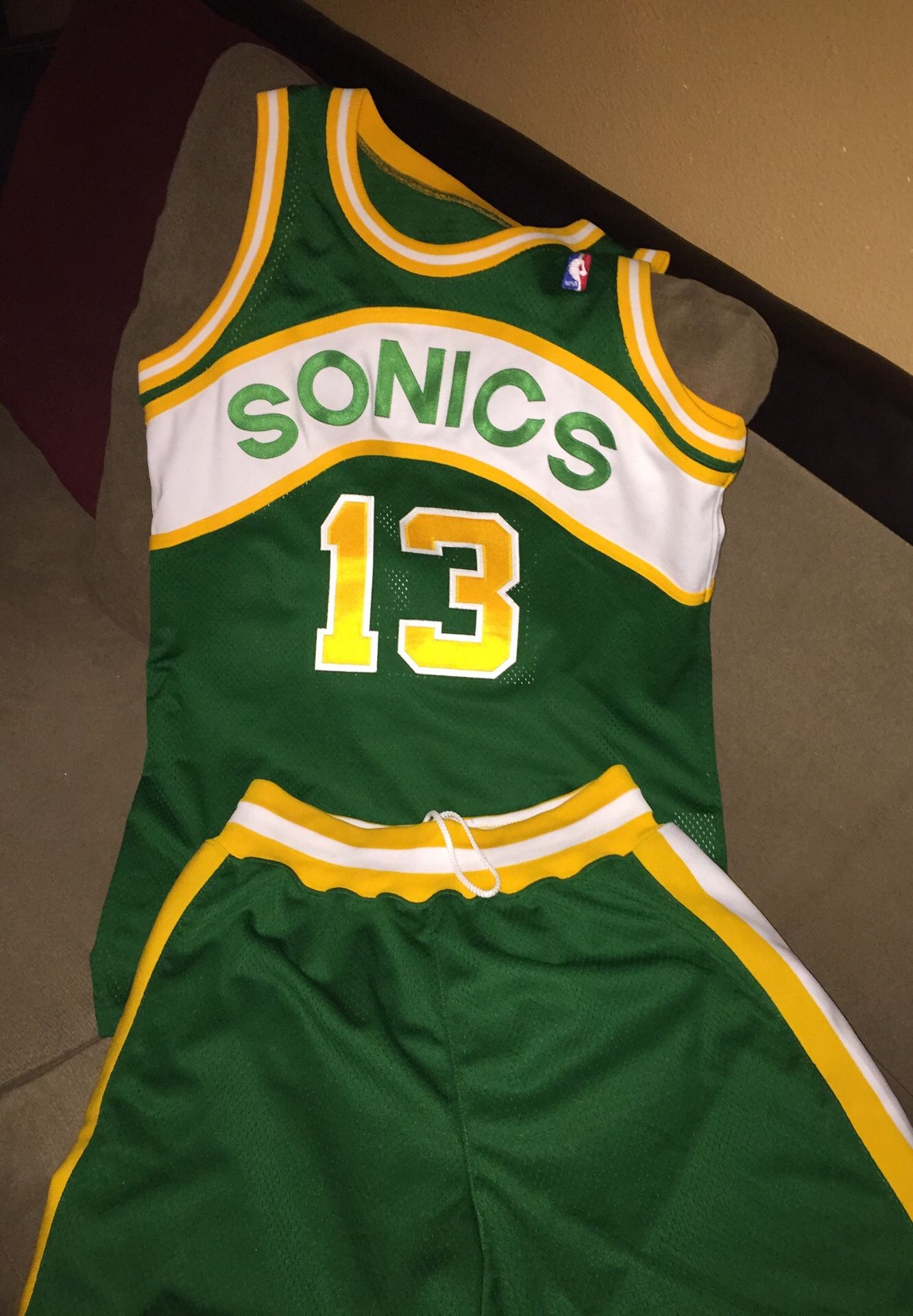 THROWBACK KENDALL GILL SEATTLE SUPERSONICS #13 JERSEY WITH MATCHING SHORTS