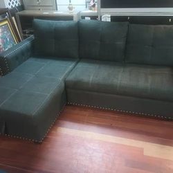Sleeper Sectional With Storage
Nailhead Trim

