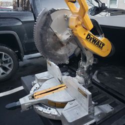 Dewalt 12" compound miter saw