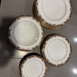 Vintage Noritake Bone China Plate Set – “Farentino” 4713 – Made in Japan