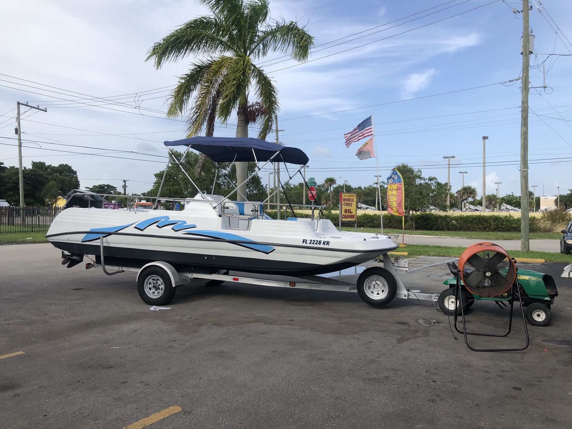 22 ff Pontoon boat