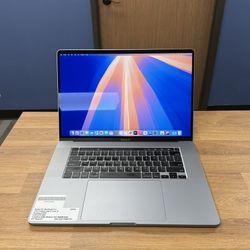 16" MacBook Pro Touchbar 32GB RAM*2TB SSD*2.4Ghz Intel 8 Core i9