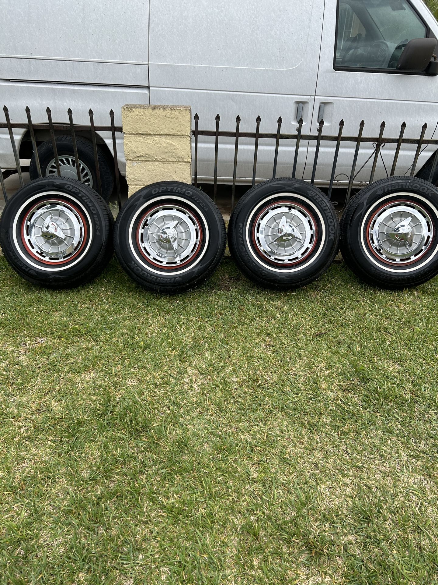 1962 Impala SS Hub Caps Wheels And Tires for Sale in Garden Grove, CA