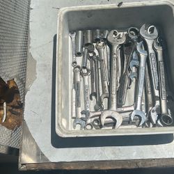 Craftsman 27 Pieces Sockets And Wrenches