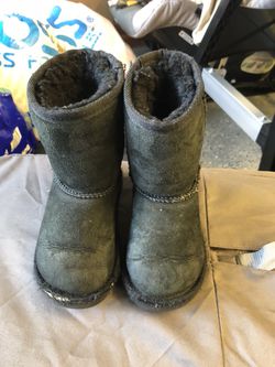 Toddler ugg boots size 8