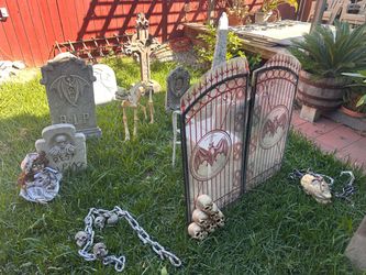 Halloween Props and Decor