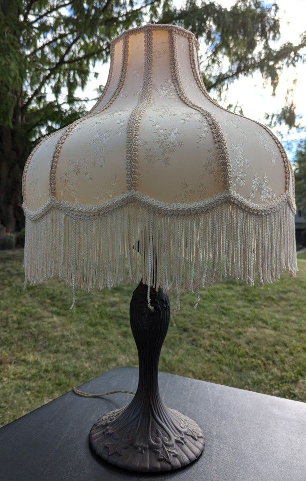 Victorian-style Table Lamp