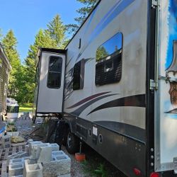 40 Foot Spartan TOY HAULER