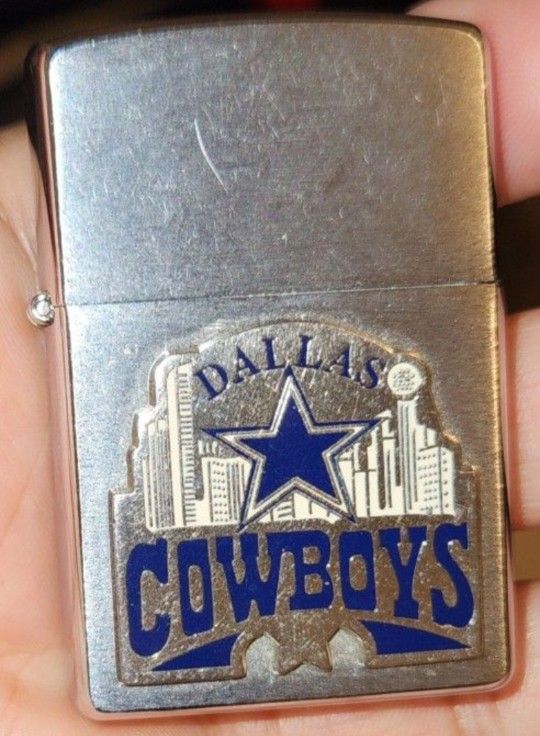 NEW OLD STOCK VINTAGE DALLAS COWBOY ENAMELED STAR ZIPPO LIGHTER