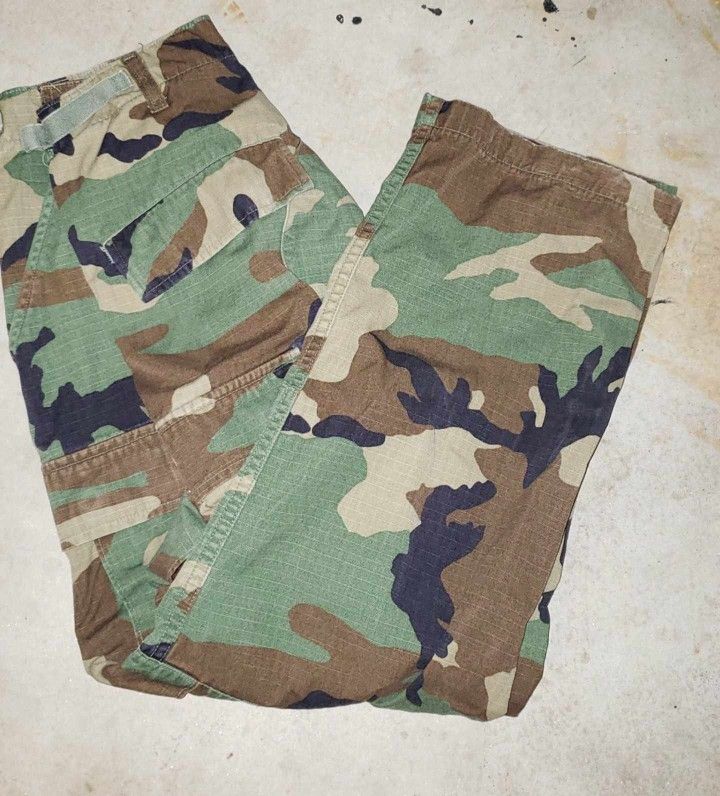 NEW VINTAGE UNITED STATES OF AMERICA USA MILITARY ARMY WEATHER FIELD PANT UNIFORM BOTTOM WOODLAND CAMOUFLAGE CAMO GEAR EXTRA SMALL SHORT
